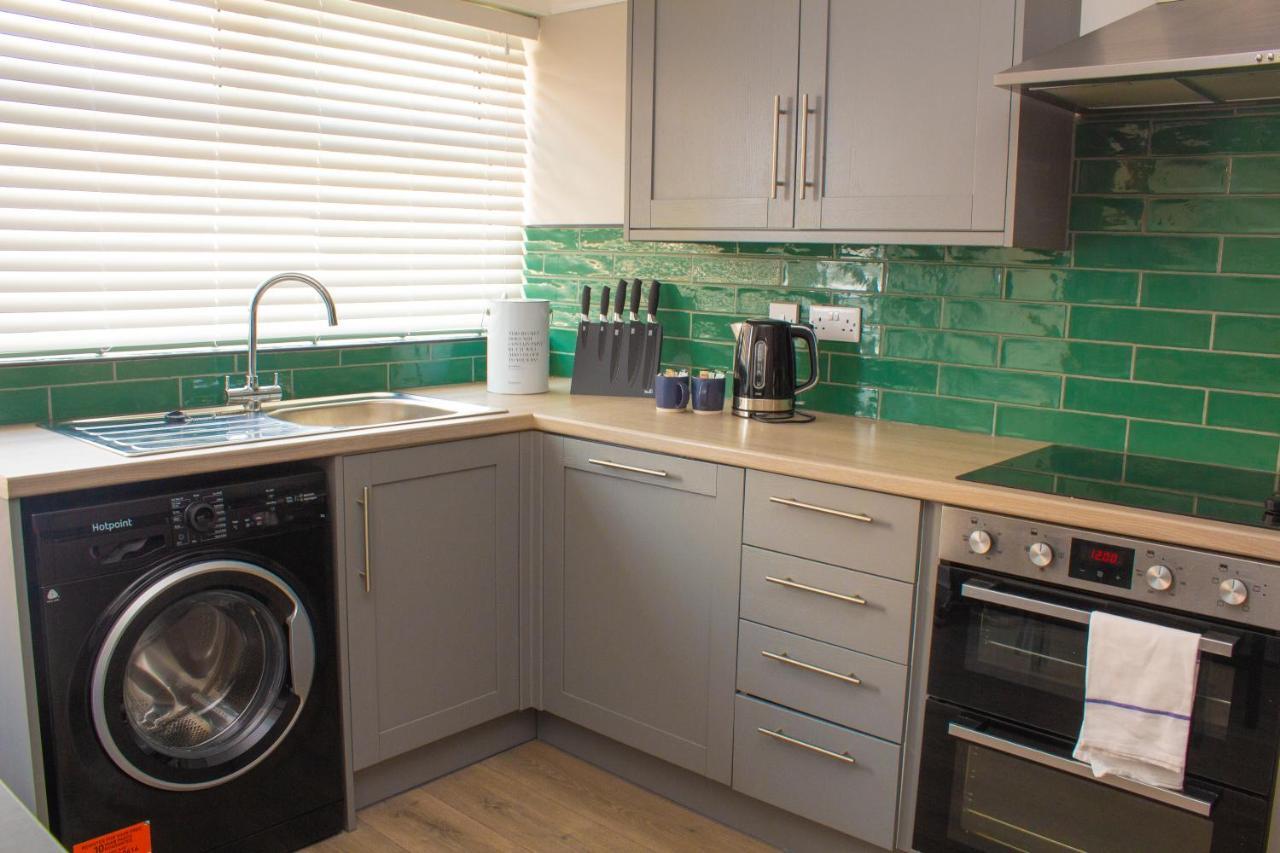 Cosy 3Bed Bungalow In West Kirby, Free Parking Frankby Exterior photo