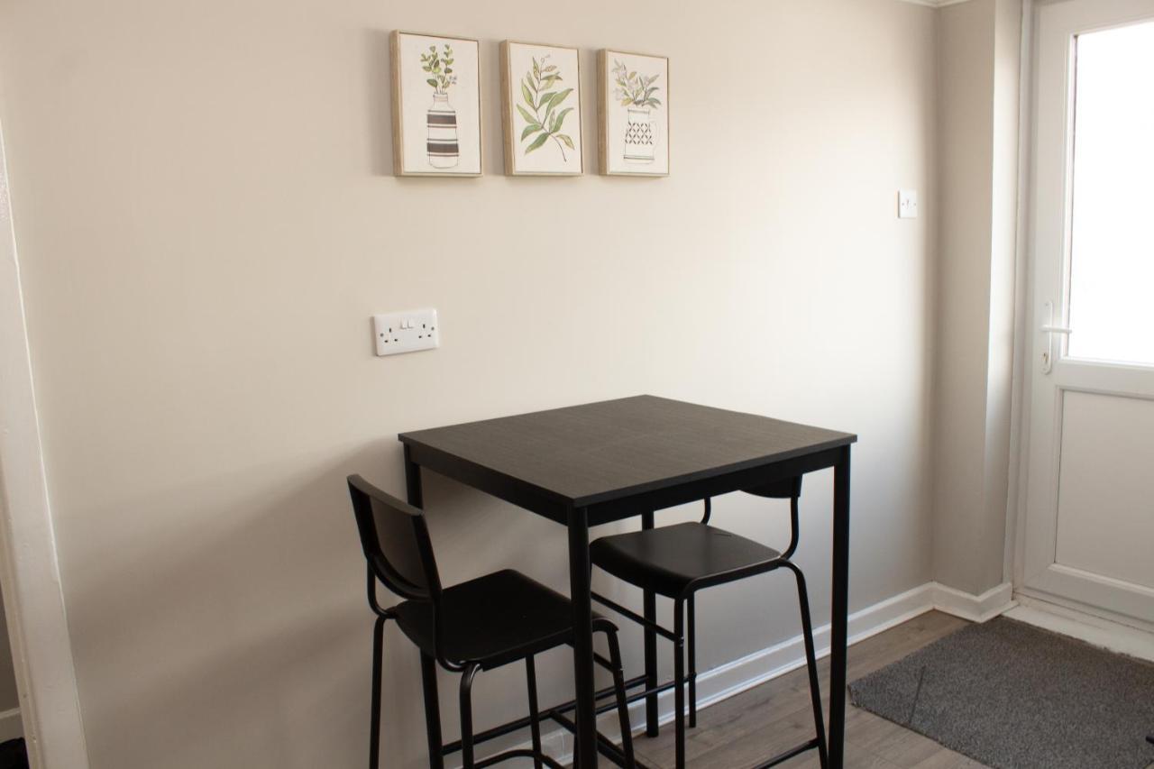 Cosy 3Bed Bungalow In West Kirby, Free Parking Frankby Exterior photo