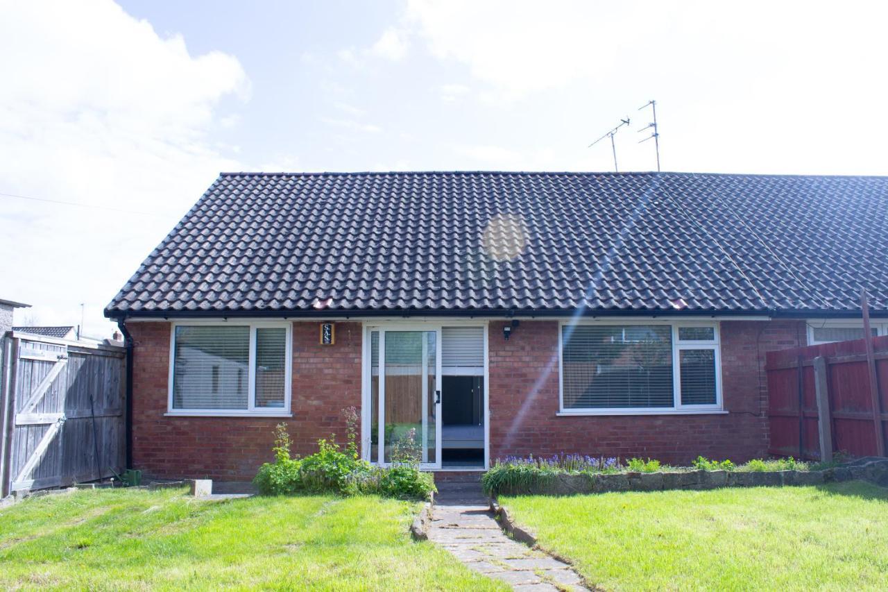 Cosy 3Bed Bungalow In West Kirby, Free Parking Frankby Exterior photo